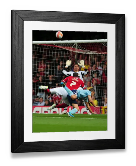 Framed Print : Bristol City's Marvin Elliott Fails to Score: Championship Showdown Between Bristol City and Hull City, 24 / 09 / 2011