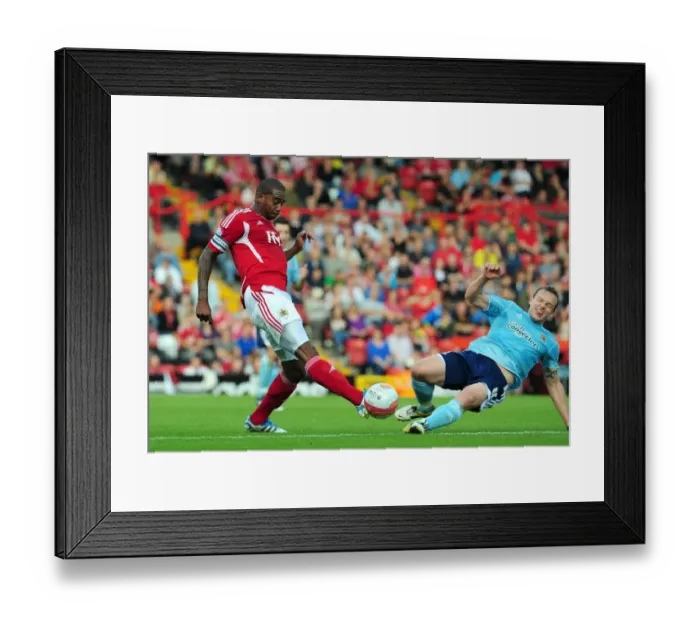 Framed Print : Bristol City's Marvin Elliott Fouled by Hull City's Paul McKenna during Championship Match, 24 / 09 / 2011 Framed Print : Bristol City's Marvin Elliott Fouled by Hull City's Paul McKenna during Championship Match, 24 / 09 / 2011
