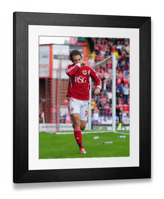 Framed Print : Brett Pitman Scores for Bristol City Against Hull City in Championship Match, 24 / 09 / 2011