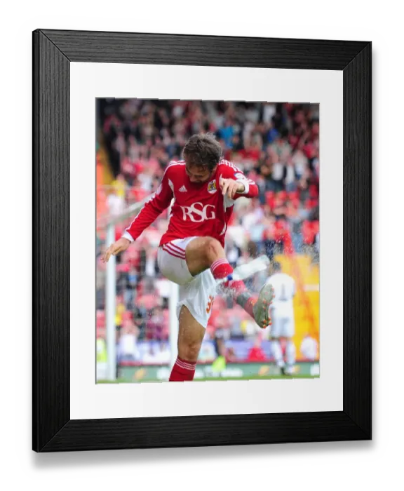 Framed Print : Championship Rivalry: Brett Pitman Scores for Bristol City Against Hull City - 24th September 2011