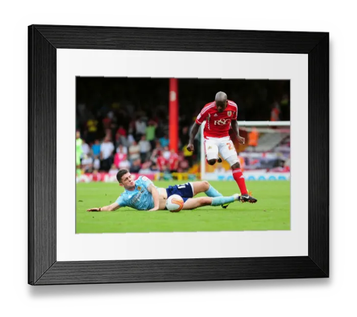 Framed Print : Bristol City's Jamal Campbell-Ryce Outmaneuvers Hull City's Robert Brady in Championship Match, 24th September 2011 - Editorial Use Only