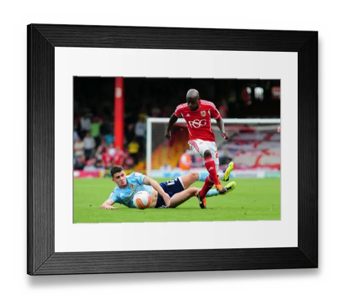Framed Print : Bristol City's Jamal Campbell-Ryce Outsmarts Hull City's Robert Brady in Championship Match (September 2011)