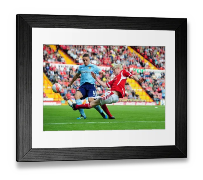Framed Print : Ryan McGivern's Cross: Championship Clash Between Bristol City and Hull City at Ashton Gate Stadium on 24 / 09 / 2011 Framed Print : Ryan McGivern's Cross: Championship Clash Between Bristol City and Hull City at Ashton Gate Stadium on 24 / 09 / 2011