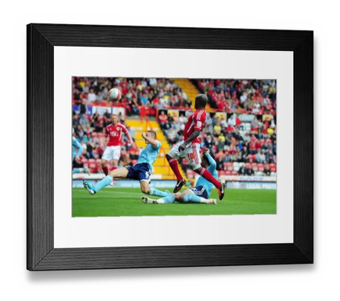 Framed Print : Bristol City's Jamal Campbell-Ryce Crosses Ball in Championship Match vs. Hull City (September 24, 2011)