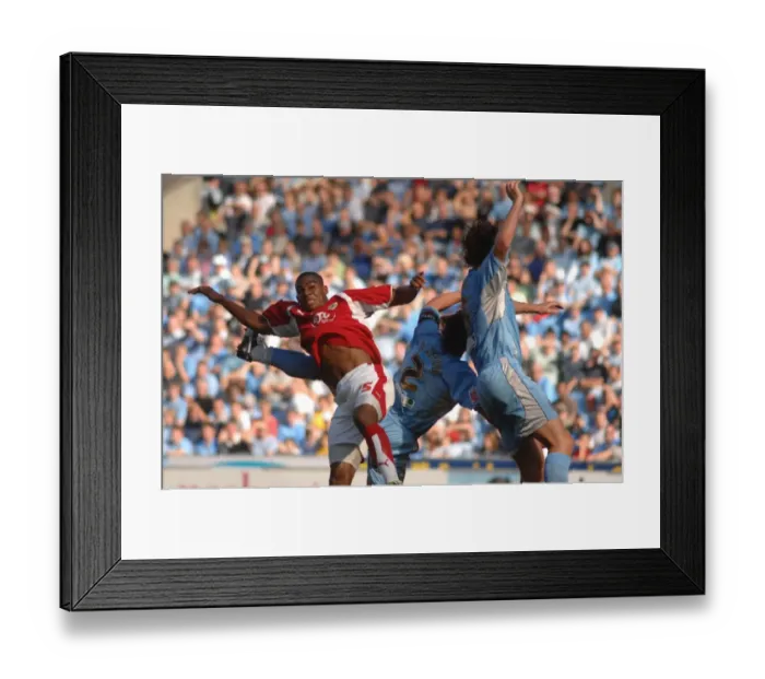 Framed Print : Marvin Elliott in Action: Coventry City vs. Bristol City Framed Print : Marvin Elliott in Action: Coventry City vs. Bristol City