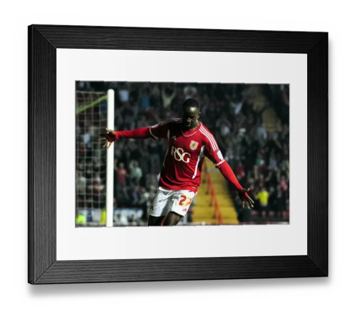 Framed Print : Bristol City's Albert Adomah Scores Opener Against Reading in Championship Match, September 2011 Framed Print : Bristol City's Albert Adomah Scores Opener Against Reading in Championship Match, September 2011