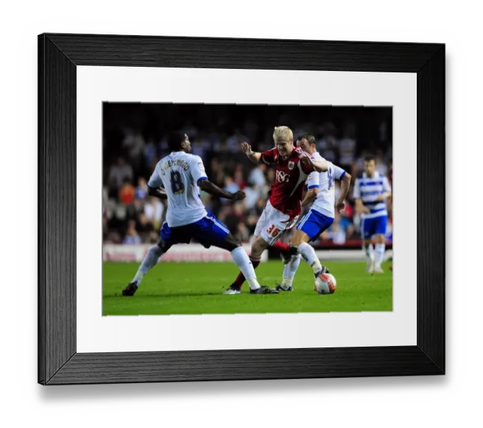 Framed Print : Bristol City's Ryan McGivern Outmaneuvers Mikele Leigertwood and Noel Hunt of Reading in Championship Match, September 2011
