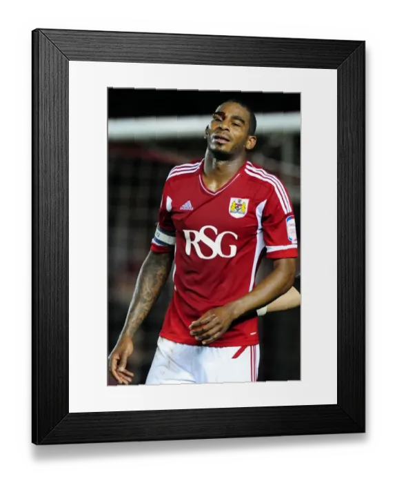 Framed Print : Bristol City's Marvin Elliott Suffers Injury during Championship Match against Reading, September 27, 2011 Framed Print : Bristol City's Marvin Elliott Suffers Injury during Championship Match against Reading, September 27, 2011