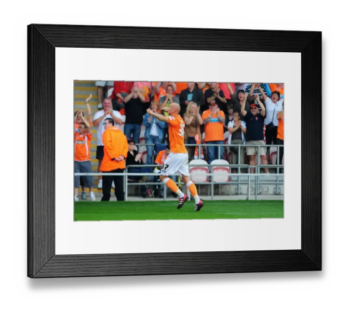 Framed Print : Jonjo Shelvey's Debut Goal: Blackpool vs. Bristol City, League Cup 2011