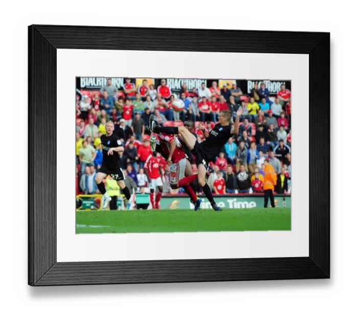 Framed Print : Bristol City's Nicky Maynard: Controversial Non-Penalty Call Against Peterborough United, October 15, 2011 (Championship)