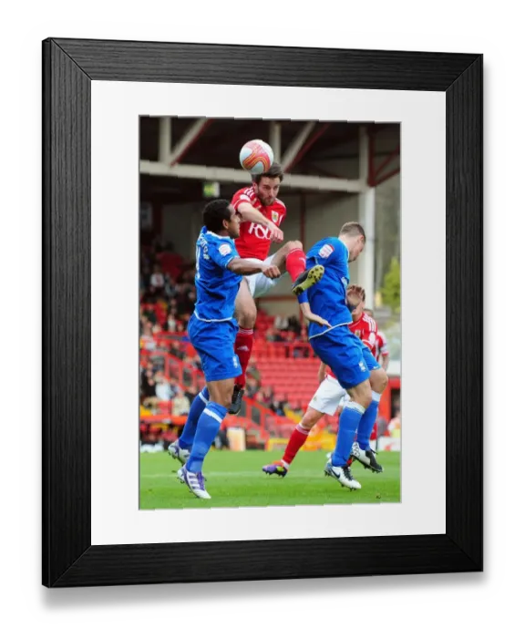 Framed Print : Championship Showdown: Cole Skuse vs Jean Beausejour - Bristol City vs Birmingham City, 23rd October 2011 Framed Print : Championship Showdown: Cole Skuse vs Jean Beausejour - Bristol City vs Birmingham City, 23rd October 2011