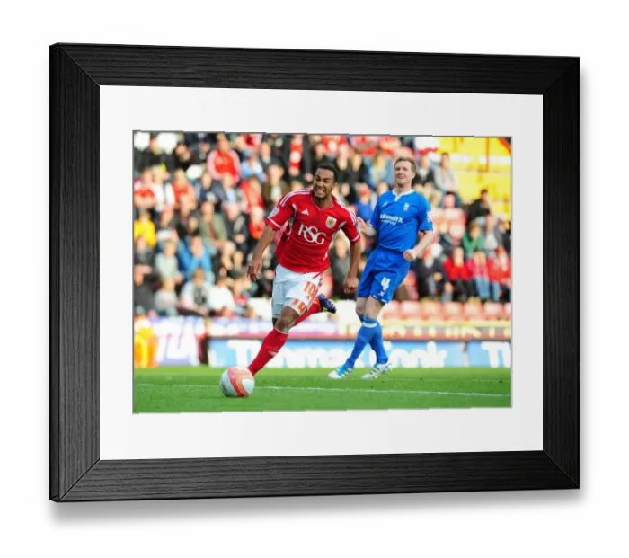 Framed Print : Nicky Maynard's Intense Effort: Bristol City vs Birmingham City, Championship Match, 23 / 10 / 2011 Framed Print : Nicky Maynard's Intense Effort: Bristol City vs Birmingham City, Championship Match, 23 / 10 / 2011