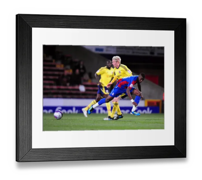 Framed Print : Battling for Supremacy: McGivern vs. Zaha in Championship Showdown - Crystal Palace v Bristol City (15 / 10 / 2011) Framed Print : Battling for Supremacy: McGivern vs. Zaha in Championship Showdown - Crystal Palace v Bristol City (15 / 10 / 2011)