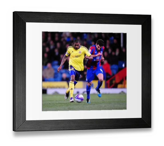 Framed Print : Championship Showdown: Marvin Elliott Outmuscles Mile Jedinak - Bristol City vs. Crystal Palace (15 / 10 / 2011)