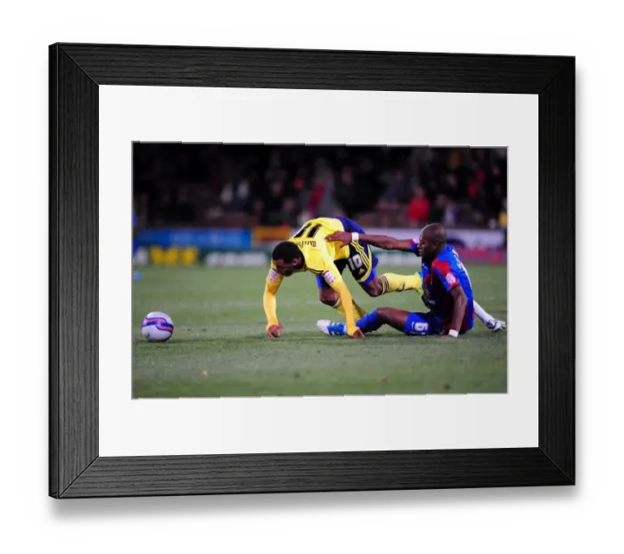 Framed Print : Nicky Maynard vs. Anthony Gardner: Battle for the Ball in Crystal Palace vs. Bristol City Championship Match, 15 / 10 / 2011 Framed Print : Nicky Maynard vs. Anthony Gardner: Battle for the Ball in Crystal Palace vs. Bristol City Championship Match, 15 / 10 / 2011