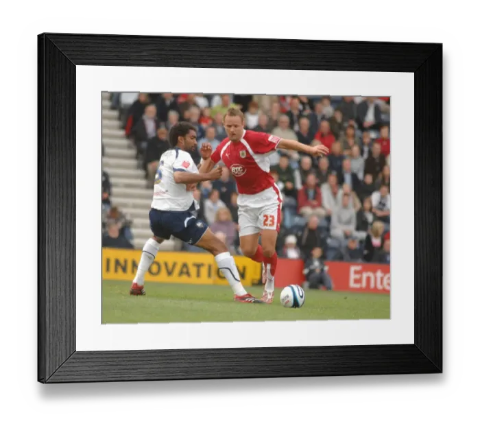 Framed Print : Lee Trundle skips past Youl Framed Print : Lee Trundle skips past Youl