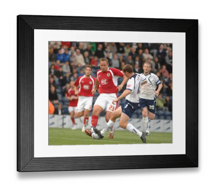 Framed Print : Lee Trundle comes out ontop against Billy Framed Print : Lee Trundle comes out ontop against Billy