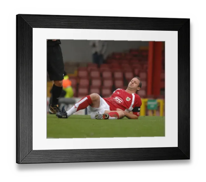 Framed Print : Louis Carey in Action: Bristol City vs Sheffield United Framed Print : Louis Carey in Action: Bristol City vs Sheffield United
