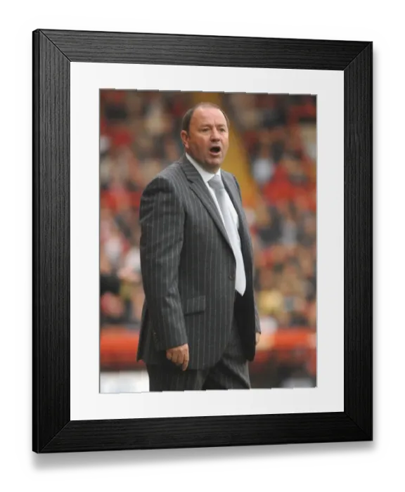 Framed Print : Gary Johnson in Action: Bristol City vs Sheffield United Framed Print : Gary Johnson in Action: Bristol City vs Sheffield United