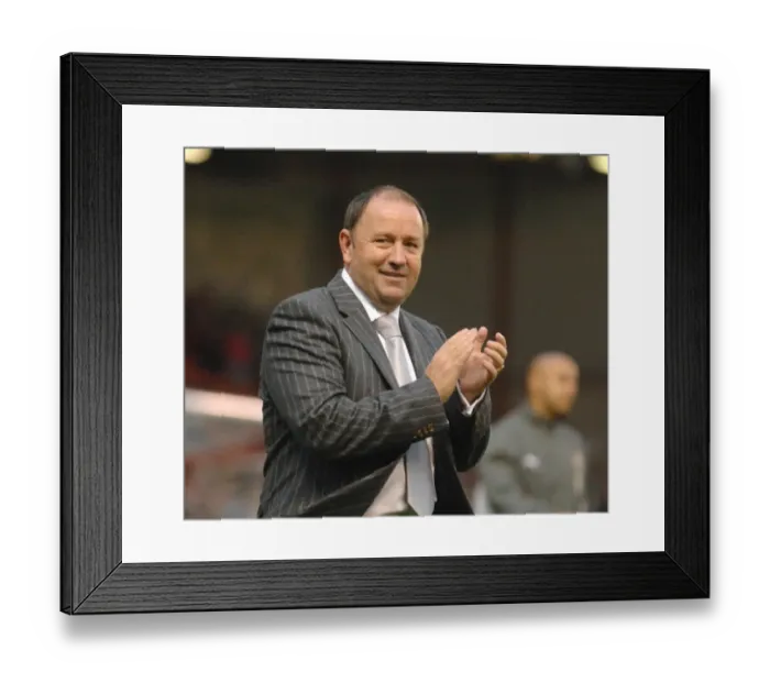 Framed Print : Gary Johnson in Action: Bristol City vs Sheffield United Framed Print : Gary Johnson in Action: Bristol City vs Sheffield United