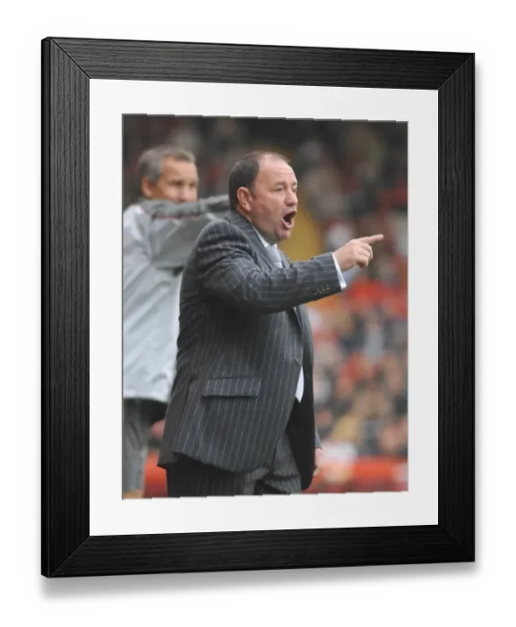 Framed Print : Gary Johnson in Action: Bristol City vs Sheffield United Framed Print : Gary Johnson in Action: Bristol City vs Sheffield United