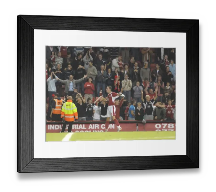 Framed Print : Michael McIndoe in Action: Bristol City vs Sheffield United Framed Print : Michael McIndoe in Action: Bristol City vs Sheffield United