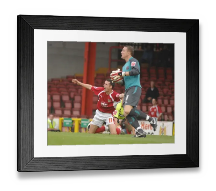 Framed Print : Michael McIndoe in Action: Bristol City vs Sheffield United Framed Print : Michael McIndoe in Action: Bristol City vs Sheffield United