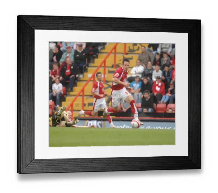 Framed Print : McIndoe in Action: Bristol City vs Sheffield United