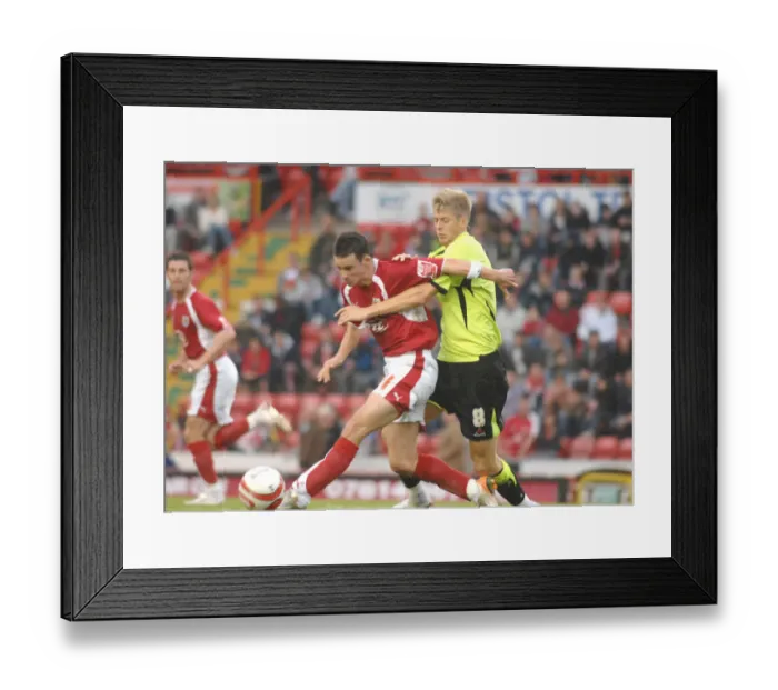 Framed Print : Michael McIndoe in Action: Bristol City vs Sheffield United Framed Print : Michael McIndoe in Action: Bristol City vs Sheffield United