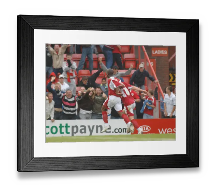 Framed Print : David Noble in Action: Bristol City vs Sheffield United Framed Print : David Noble in Action: Bristol City vs Sheffield United