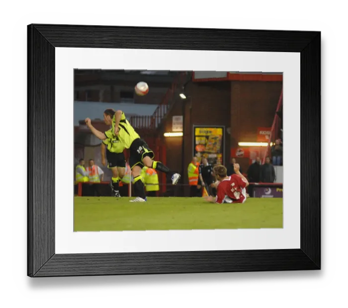 Framed Print : David Noble in Action: Bristol City vs Sheffield United Framed Print : David Noble in Action: Bristol City vs Sheffield United