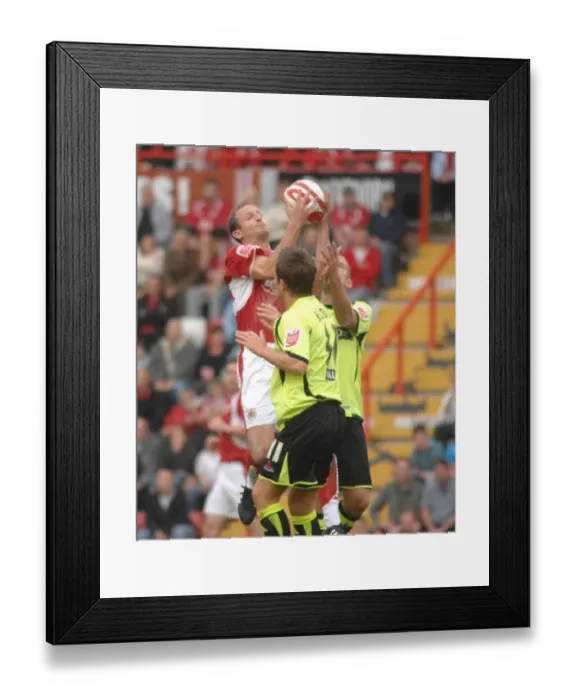 Framed Print : Louis Carey in Action: Bristol City vs. Sheffield United