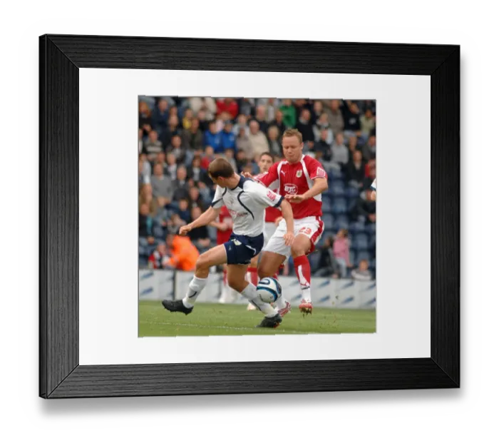 Framed Print : Lee Trundle beats billy Jones to Framed Print : Lee Trundle beats billy Jones to