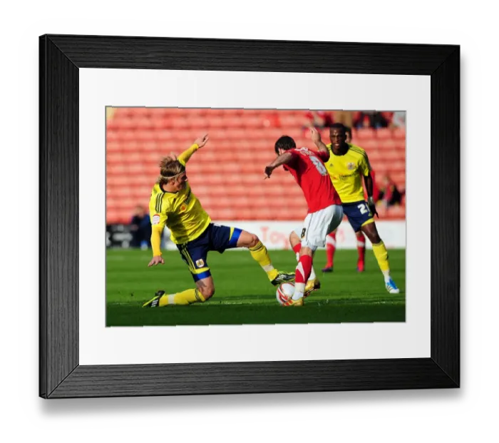Framed Print : Battling for Supremacy: Woolford vs. O'Brien in Championship Clash between Barnsley and Bristol City