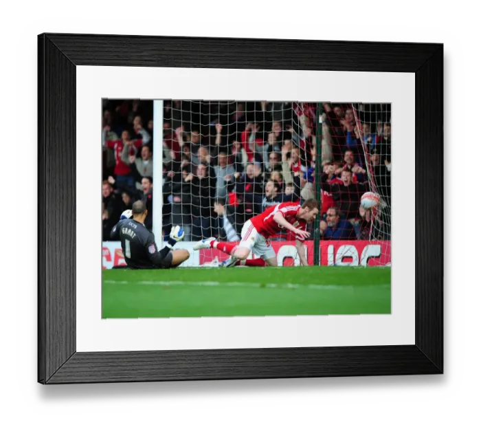 Framed Print : Stephen Pearson Scores on Championship Debut for Bristol City Against Burnley - 05 / 11 / 2011 Framed Print : Stephen Pearson Scores on Championship Debut for Bristol City Against Burnley - 05 / 11 / 2011
