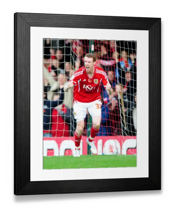 Framed Print : Stephen Pearson Scores First Goal for Bristol City vs Burnley (Championship, 05 / 11 / 2011) Framed Print : Stephen Pearson Scores First Goal for Bristol City vs Burnley (Championship, 05 / 11 / 2011)