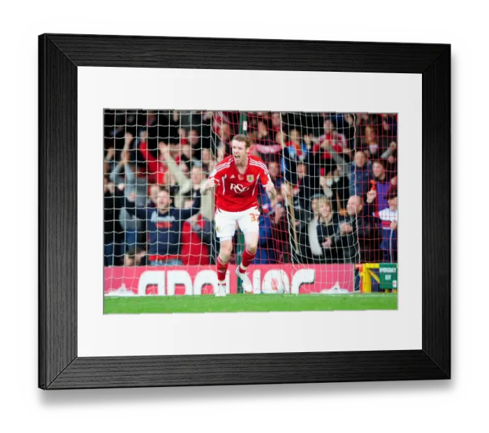 Framed Print : Stephen Pearson Scores First Goal for Bristol City in Championship Debut vs. Burnley (05 / 11 / 2011) Framed Print : Stephen Pearson Scores First Goal for Bristol City in Championship Debut vs. Burnley (05 / 11 / 2011)