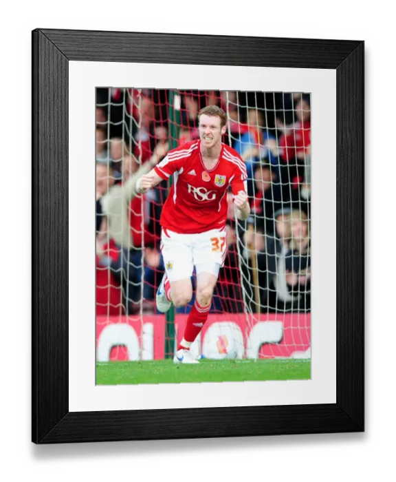 Framed Print : Stephen Pearson Scores Debut Goal for Bristol City Against Burnley in Championship Match - 05 / 11 / 2011 Framed Print : Stephen Pearson Scores Debut Goal for Bristol City Against Burnley in Championship Match - 05 / 11 / 2011