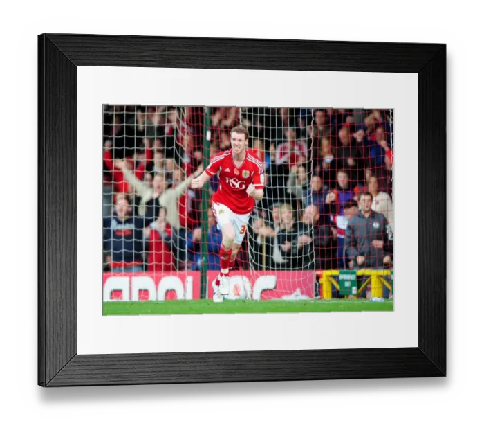 Framed Print : Stephen Pearson Scores First Goal for Bristol City vs Burnley (Nov 5, 2011)