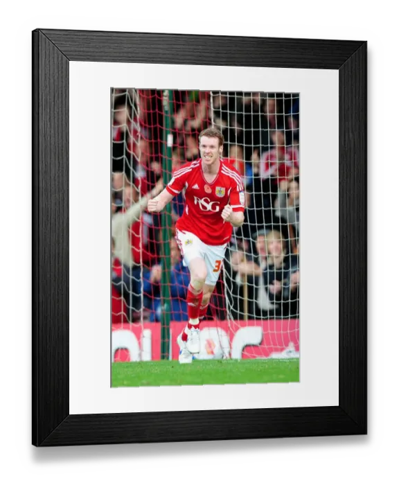Framed Print : Stephen Pearson Scores First Goal for Bristol City in Championship Debut vs. Burnley (05 / 11 / 2011) Framed Print : Stephen Pearson Scores First Goal for Bristol City in Championship Debut vs. Burnley (05 / 11 / 2011)