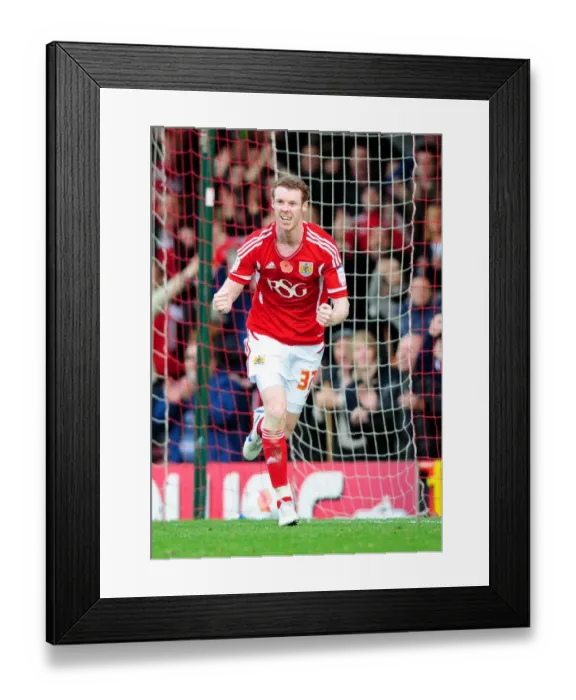 Framed Print : Stephen Pearson Scores Debut Goal for Bristol City Against Burnley in Championship Match, 05 / 11 / 2011 Framed Print : Stephen Pearson Scores Debut Goal for Bristol City Against Burnley in Championship Match, 05 / 11 / 2011