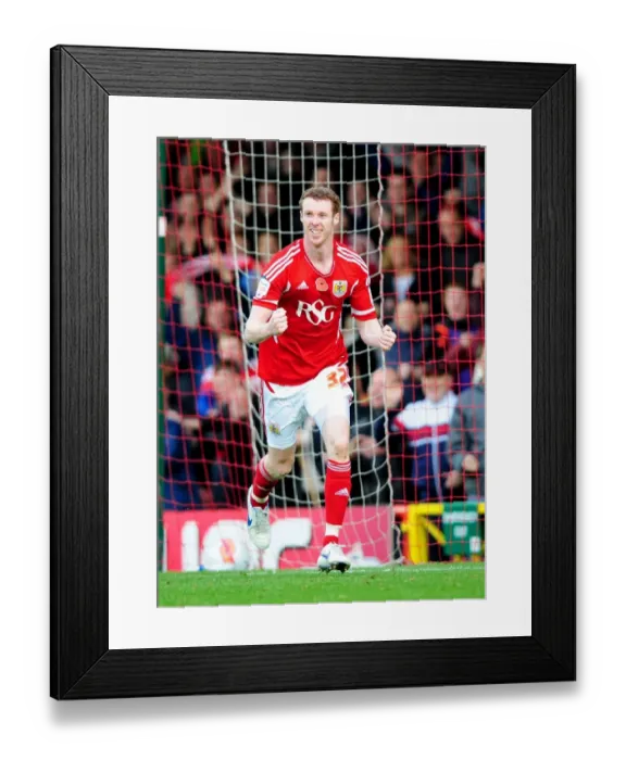 Framed Print : Stephen Pearson Scores First Goal for Bristol City in Championship Debut vs. Burnley (05 / 11 / 2011) Framed Print : Stephen Pearson Scores First Goal for Bristol City in Championship Debut vs. Burnley (05 / 11 / 2011)