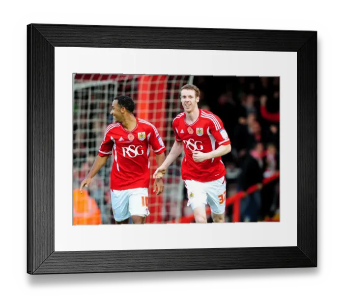 Framed Print : Stephen Pearson's Debut Goal: Thrilling Celebration with Nicky Maynard - Bristol City vs Burnley, Championship 2011