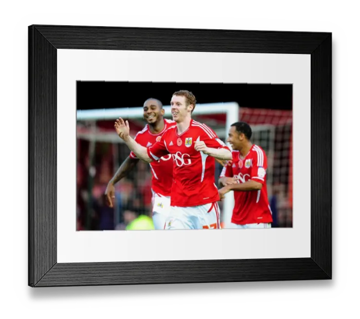 Framed Print : Stephen Pearson Scores First Goal for Bristol City against Burnley (05 / 11 / 2011) Framed Print : Stephen Pearson Scores First Goal for Bristol City against Burnley (05 / 11 / 2011)