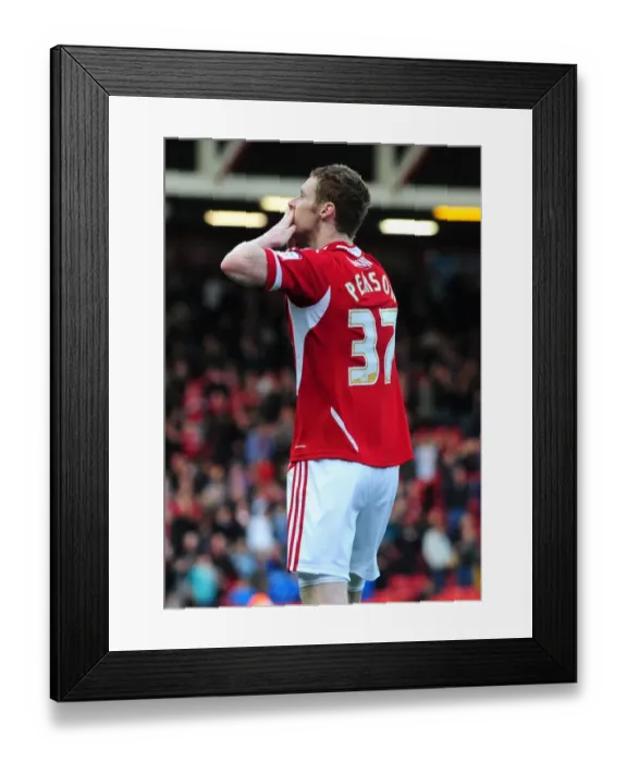 Framed Print : Bristol City vs Burnley, 05 / 11 / 2011: Stephen Pearson in Championship Action at Ashton Gate Stadium (Editorial Use Only)