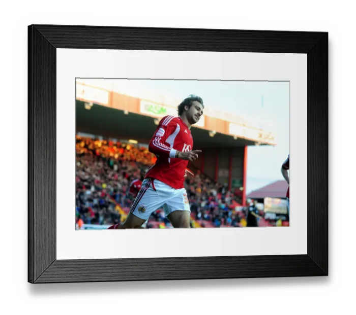Framed Print : Brett Pitman's Championship Goal: Bristol City vs Burnley (5th November 2011) Framed Print : Brett Pitman's Championship Goal: Bristol City vs Burnley (5th November 2011)