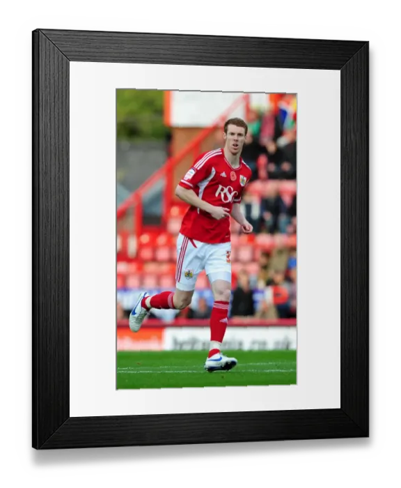 Framed Print : Stephen Pearson in Action: Bristol City vs Burnley, Championship Match at Ashton Gate Stadium (05-11-2011) Framed Print : Stephen Pearson in Action: Bristol City vs Burnley, Championship Match at Ashton Gate Stadium (05-11-2011)