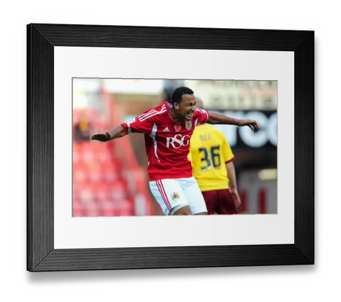 Framed Print : Bristol City's Nicky Maynard in Championship Showdown against Burnley (November 5, 2011) Framed Print : Bristol City's Nicky Maynard in Championship Showdown against Burnley (November 5, 2011)