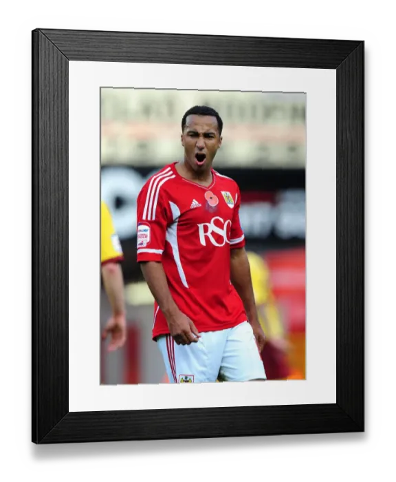 Framed Print : Nicky Maynard in Championship Action: Bristol City vs Burnley - 05 / 11 / 2011 Framed Print : Nicky Maynard in Championship Action: Bristol City vs Burnley - 05 / 11 / 2011