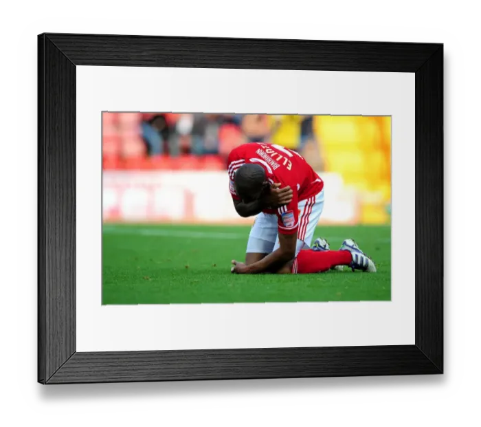 Framed Print : Marvin Elliott in Championship Action: Bristol City vs Burnley, 05-11-2011 (Editorial Use Only) Framed Print : Marvin Elliott in Championship Action: Bristol City vs Burnley, 05-11-2011 (Editorial Use Only)